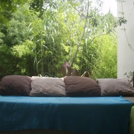 Grande Maison Au Cadre Verdoyant Au Centre Village 別荘 カルジェーズ