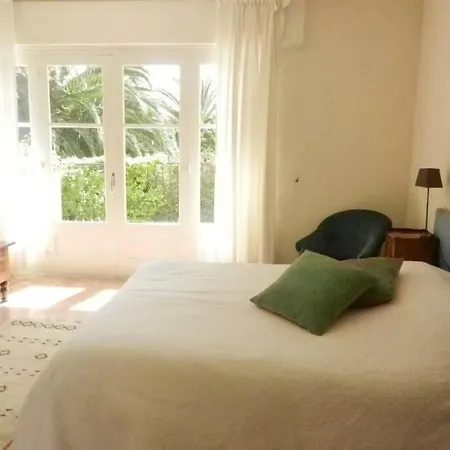 Grande Maison Au Cadre Verdoyant Au Centre Village カルジェーズ