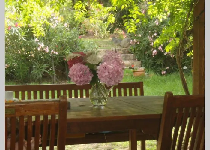 Prázdninový dům Grande Maison Au Cadre Verdoyant Au Centre Village