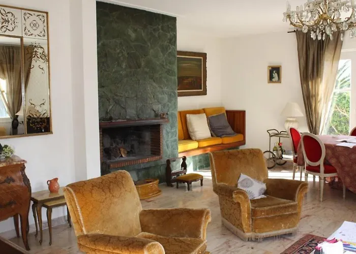 Prázdninový dům Grande Maison Au Cadre Verdoyant Au Centre Village *